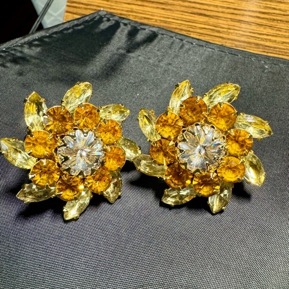 Joseph Wiesner necklace w/clip on earrings (not Wiesner) gold/soft green color - Picture 4 of 6